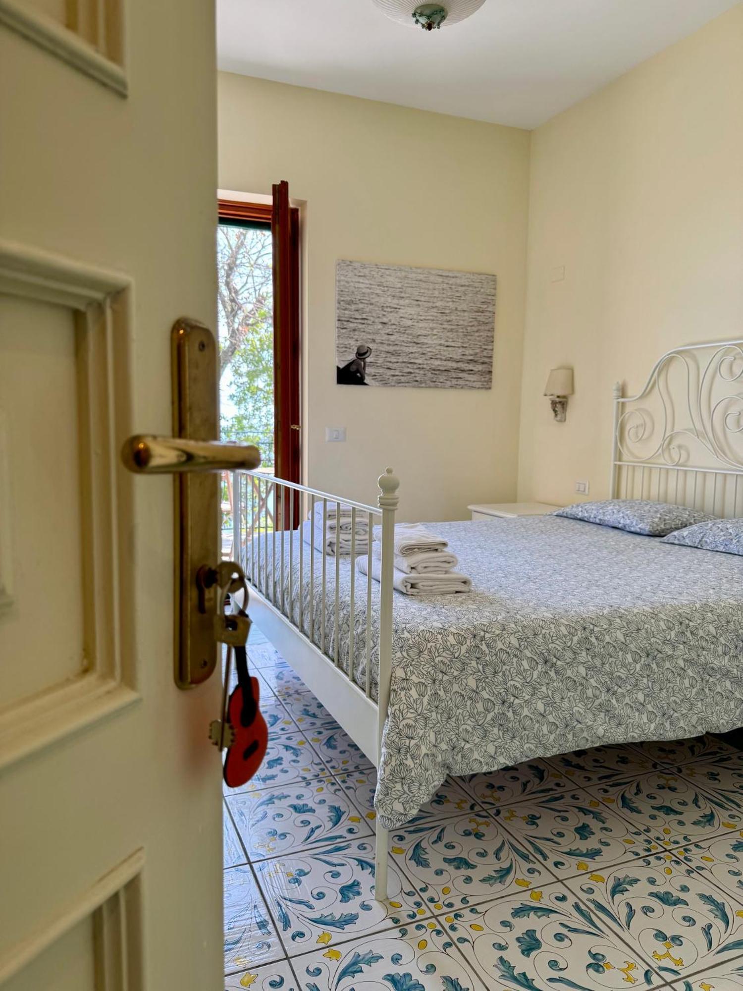Bed and Breakfast Groove'N'Grove SantʼAgata sui Due Golfi Exterior foto